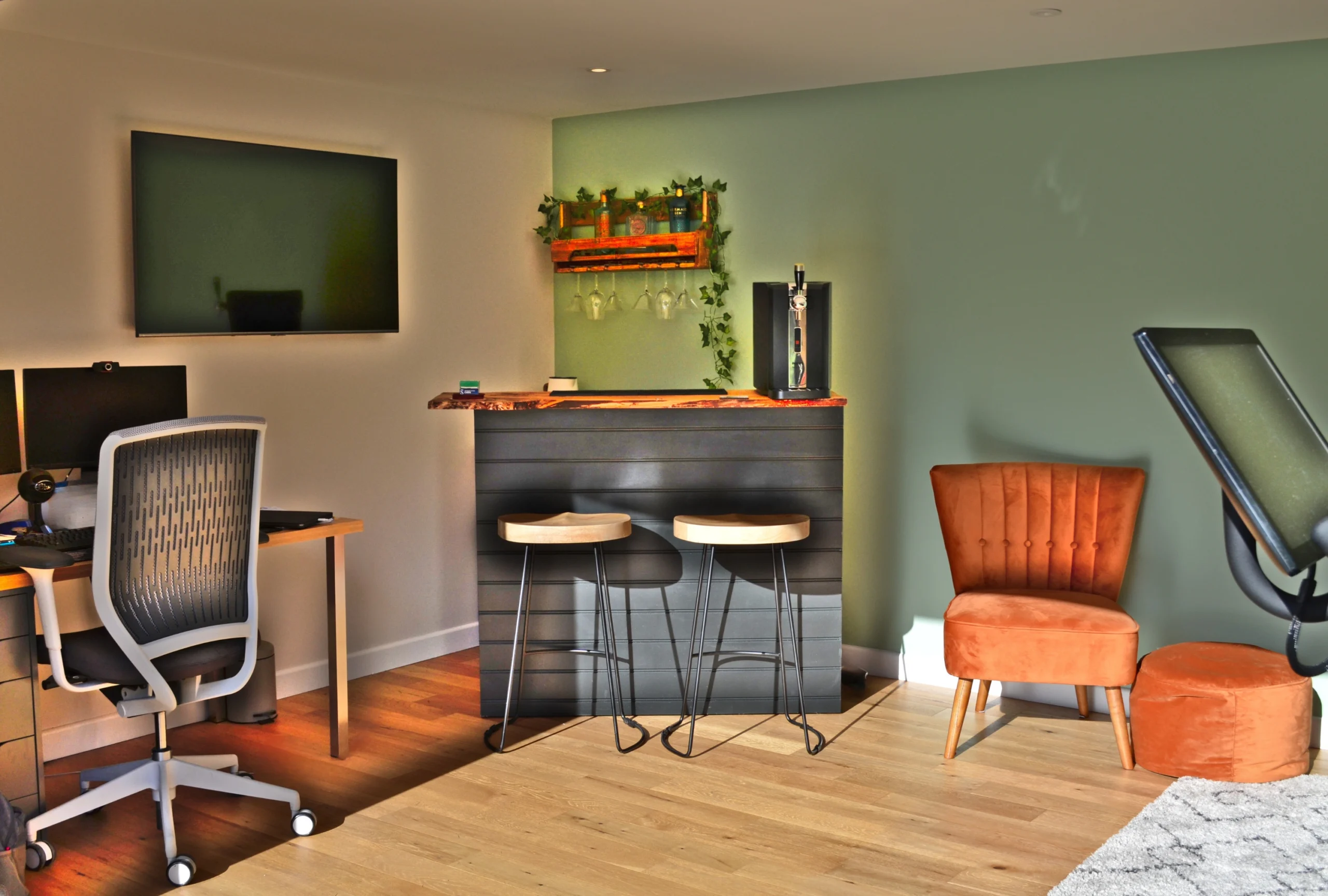 Beautiful interior of a garden room in Kent built by Mypods