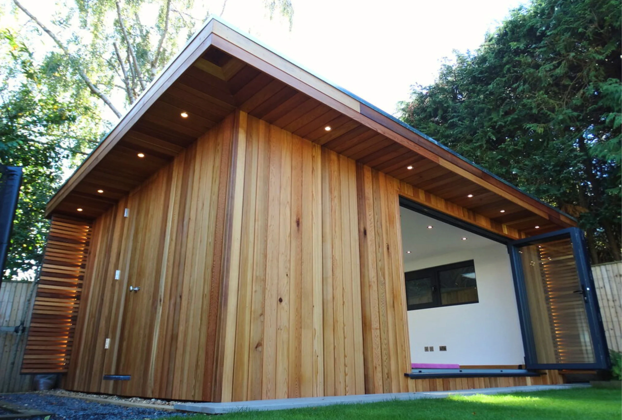 Garden room in Sevenoaks, Kent built by Mypods to be used as a home gym.
